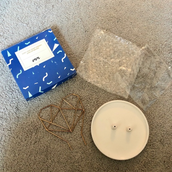 Imm Living Coxet Wire Heart Ceramic Jewelry Holder - Picture 1 of 4